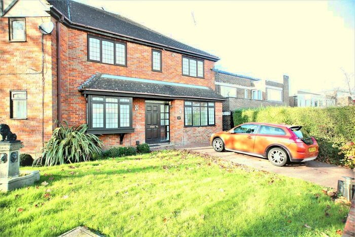 5 Bedroom House To Rent In Ashley Lane, Hendon, NW4