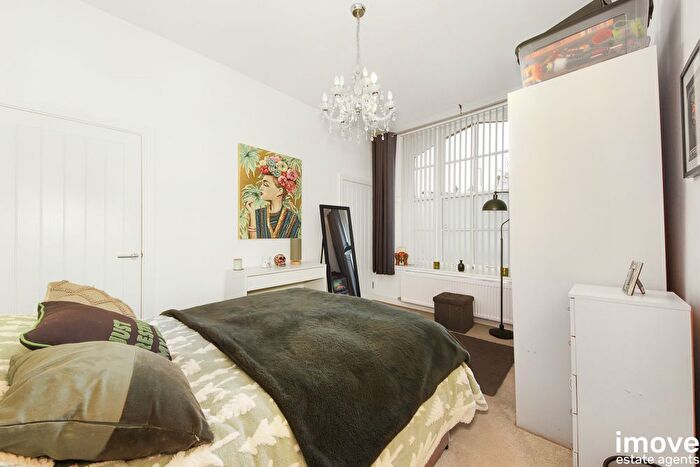 2 Bedroom Flat For Sale In Ellacombe Road, Torquay, TQ1