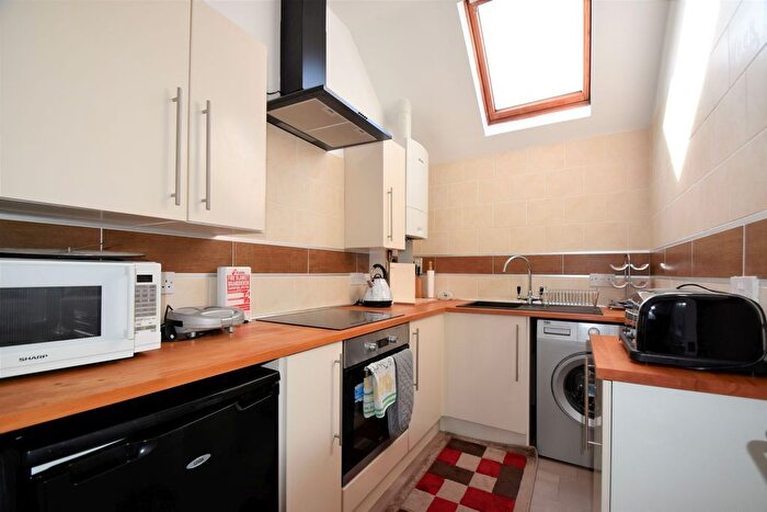 1 Bedroom Flat To Rent In St. Boniface Road, Ventnor, PO38