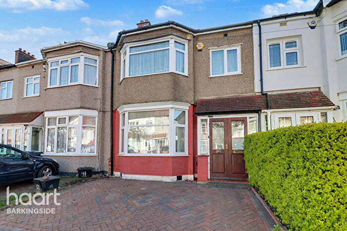 3 Bedroom Terraced House For Sale In Gantshill Crescent, Gants Hill, IG2