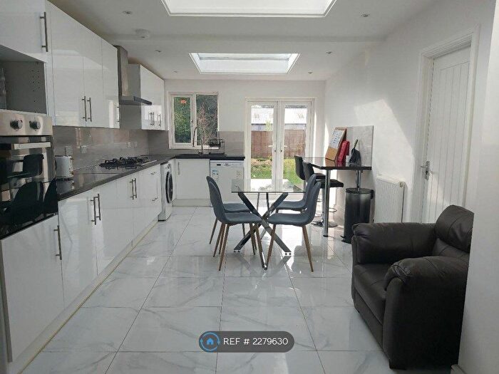 6 Bedroom Semi-Detached House To Rent In Milton Road, Oxford, OX4