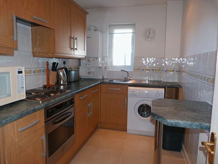 2 Bedroom Flat To Rent In Grenville Place, London, NW7