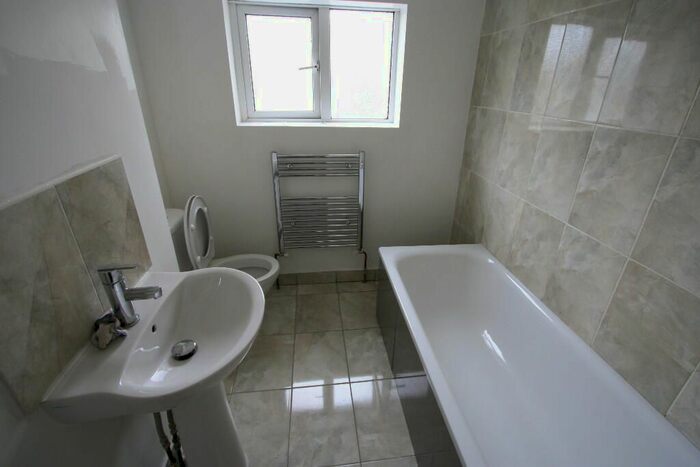 Studio To Rent In Merham Rd, Thornton Heath, CR7