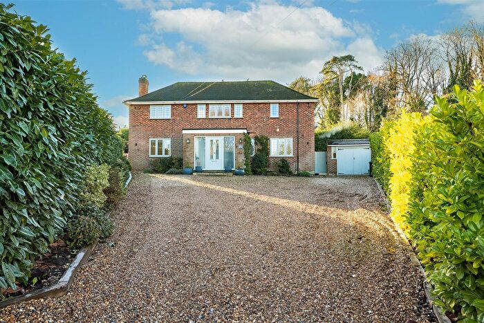 4 Bedroom Detached House For Sale In Moreton Place, Harpenden, AL5