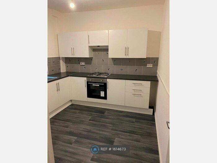 2 Bedroom Terraced House To Rent In Lees Road, Oldham, OL4