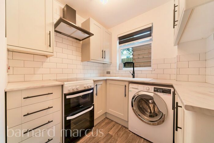 1 Bedroom Property To Rent In Ruxley Mews, West Ewell, Epsom, KT19