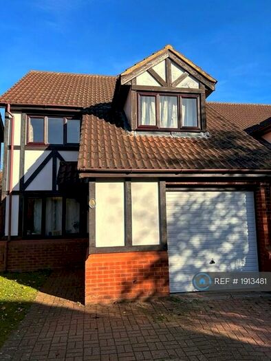 3 Bedroom Detached House To Rent In Paxton Crescent, Shenley Lodge, Milton Keynes, MK5