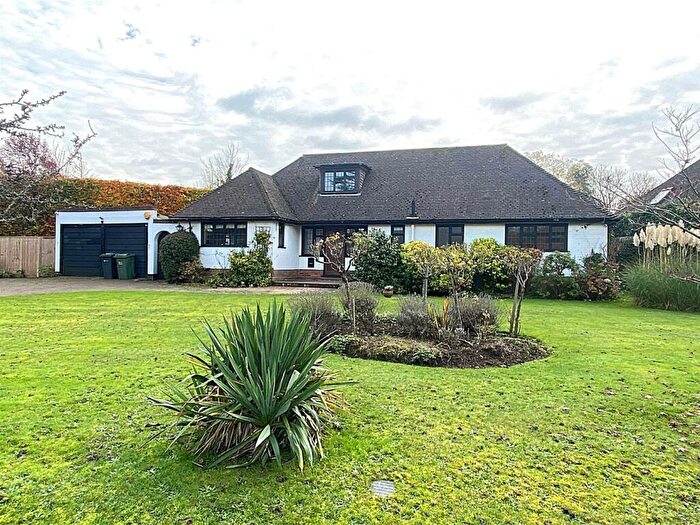 3 Bedroom Bungalow For Sale In Highfields, East Horsley, KT24