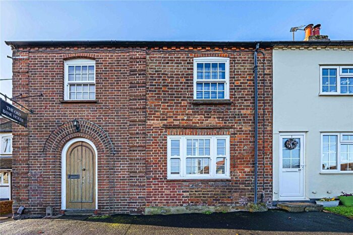 1 Bedroom Flat To Rent In High Street, Bovingdon, Hemel Hempstead, Hertfordshire, HP3