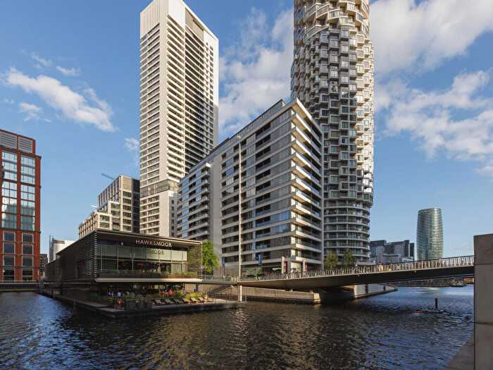 Apartment To Rent In Water Street, London, E14