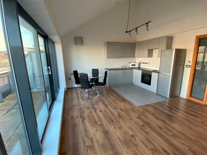 3 Bedroom Flat To Rent In Concert Street, Liverpool, L1