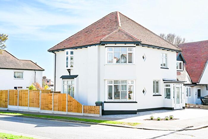 4 Bedroom Detached House To Rent In Stirling Avenue, Leigh-on-Sea, SS9