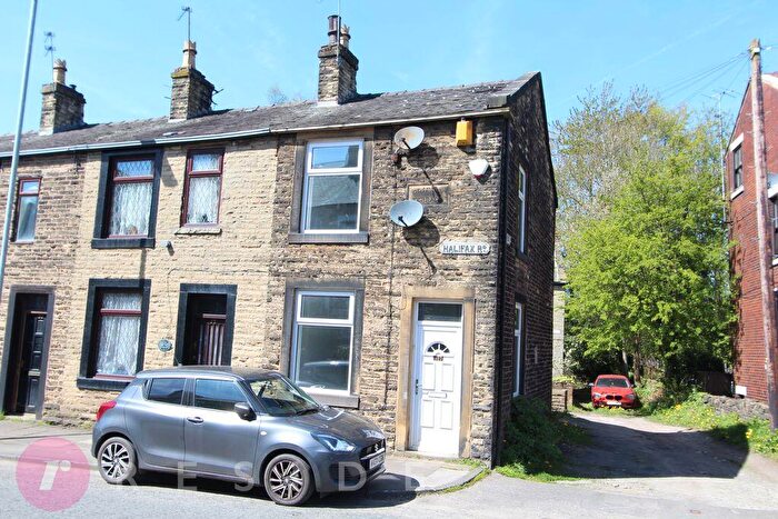 2 Bedroom End Of Terrace House To Rent In Halifax Road, Littleborough, OL15