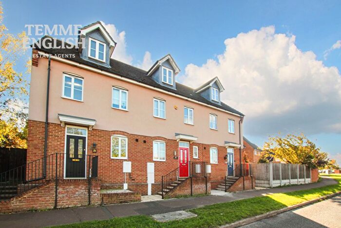 3 Bedroom Terraced House For Sale In Radwinter Avenue, Wickford, SS12