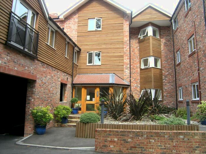 1 Bedroom Ground Flat To Rent In Cygnet House, Boulters Court, Maidenhead, SL6