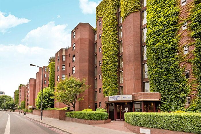 2 Bedroom Flat To Rent In Nine Elms Lane, South Lambeth, SW8