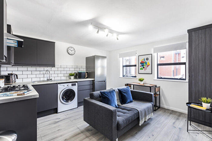 2 Bedroom House To Rent In Queens Road, Leeds, LS6