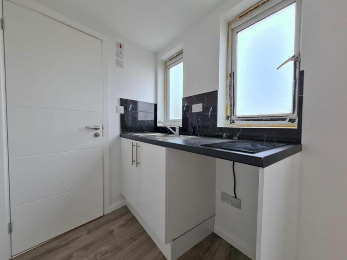 Studio To Rent In Clonmell Road, London N17