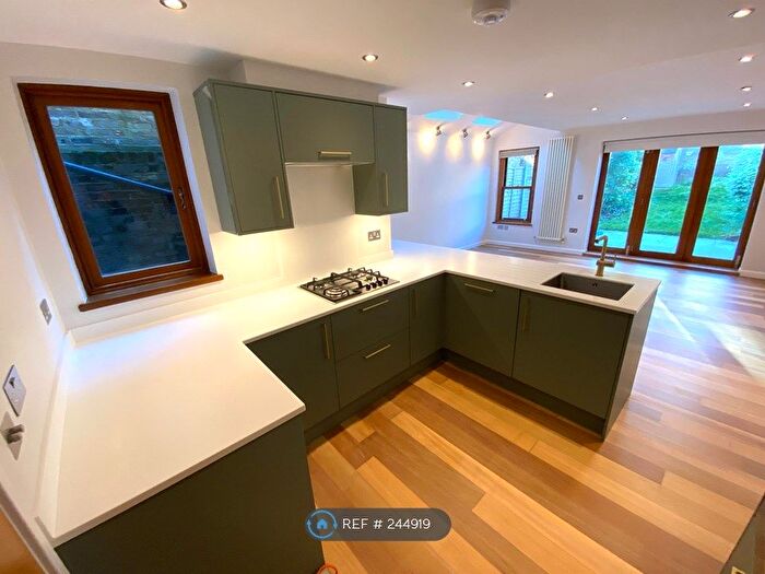 2 Bedroom Flat To Rent In Abbeville Road, London, SW4