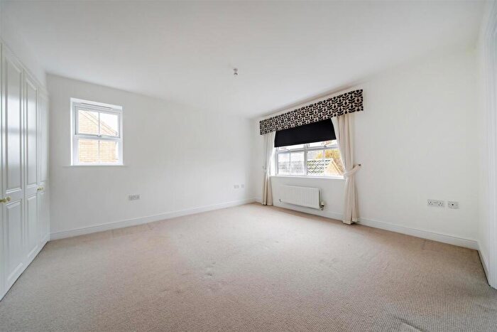 5 Bedroom Detached House For Sale In Gala Close, Bedford, MK41