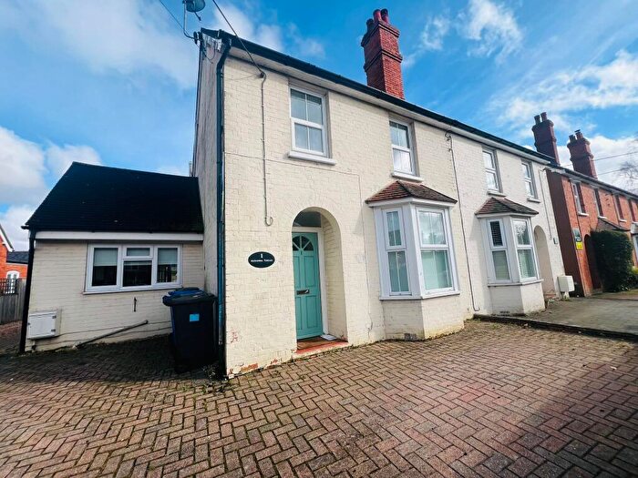 3 Bedroom Semi-Detached House To Rent In Alexandra Terrace, Hook, RG29