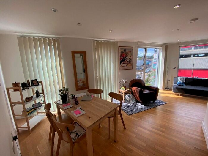 2 Bedroom Apartment For Sale In Zenith Close, London, NW9