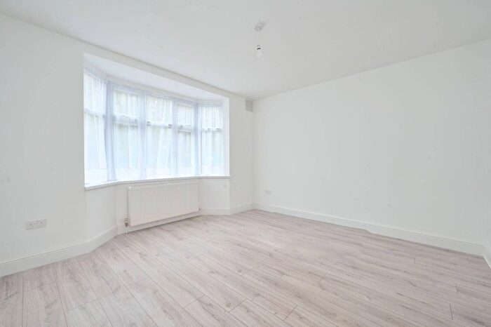 3 Bedroom Semi-Detached House To Rent In Beaconsfield Road, Southall, UB1