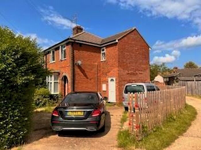 1 Bedroom Maisonette To Rent In Clinton Crescent, Aylesbury, HP21