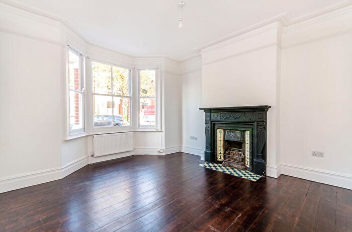 2 Bedroom Flat To Rent In Kinsale Road, Peckham, London, SE15