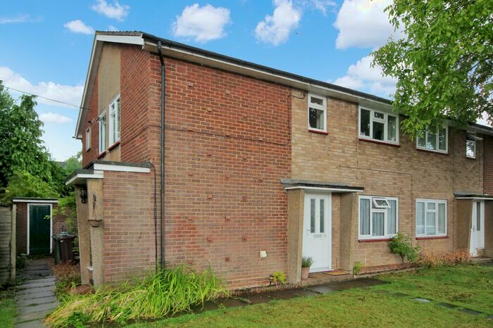 2 Bedroom Flat To Rent In Oakley Road, Harpenden, AL5