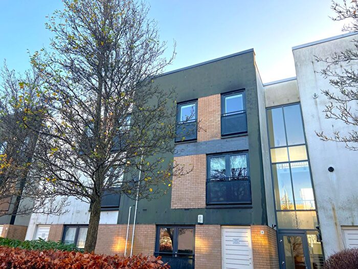 2 Bedroom Flat To Rent In Firpark Close, Dennistoun, Glasgow, G31