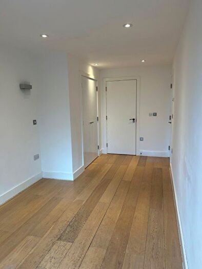 2 Bedroom Flat To Rent In Theatro Tower, Creek Road, London, SE8
