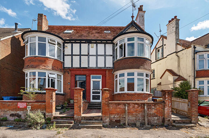 4 Bedroom Semi-Detached House For Sale In York Crescent, Aldershot, Hampshire, GU11