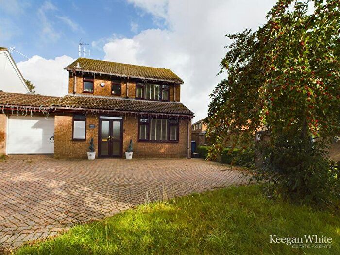 3 Bedroom Detached House For Sale In Wycombe Road, Great Missenden, HP16