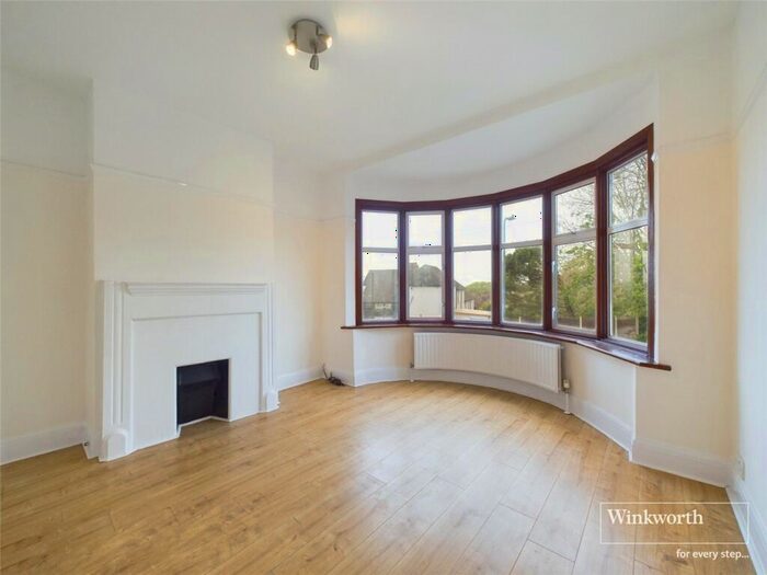3 Bedroom Terraced House To Rent In Buck Lane, Kingsbury, London, NW9