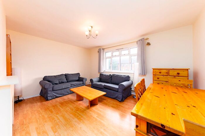 3 Bedroom Flat To Rent In Stroud Green Road, Charter Court Stroud Green Road, N4