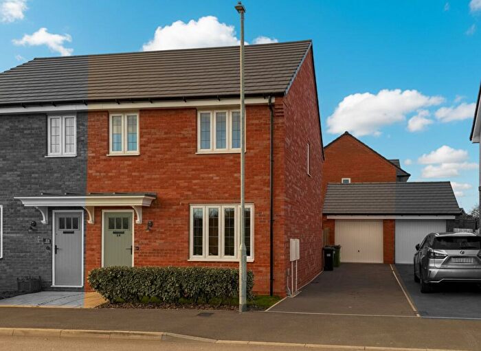 3 Bedroom Semi Detached House For Sale In Weston Rise, Oadby, LE2