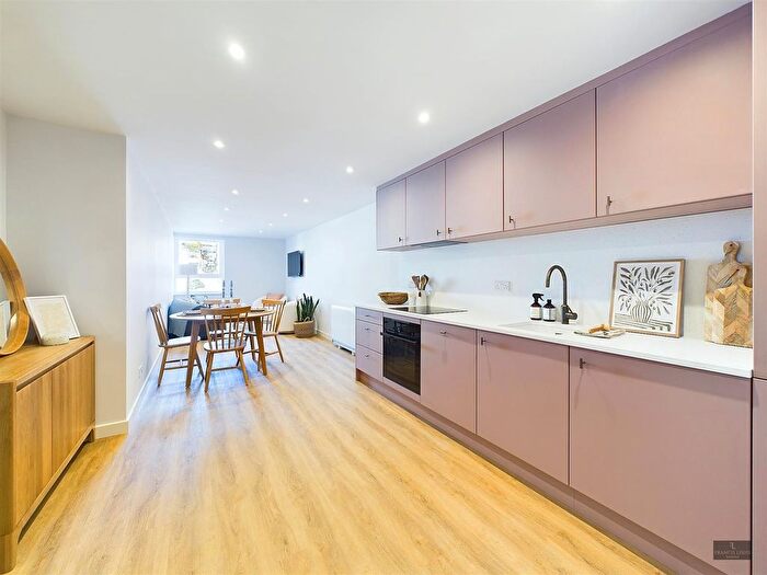 2 Bedroom Flat To Rent In South Street, Exeter, EX1