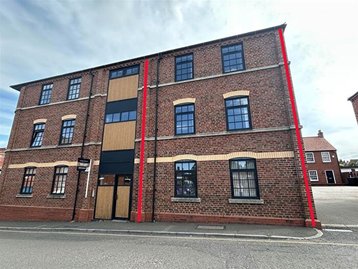3 Bedroom Town House To Rent In Printers Place, Queen Street, Louth, LN11