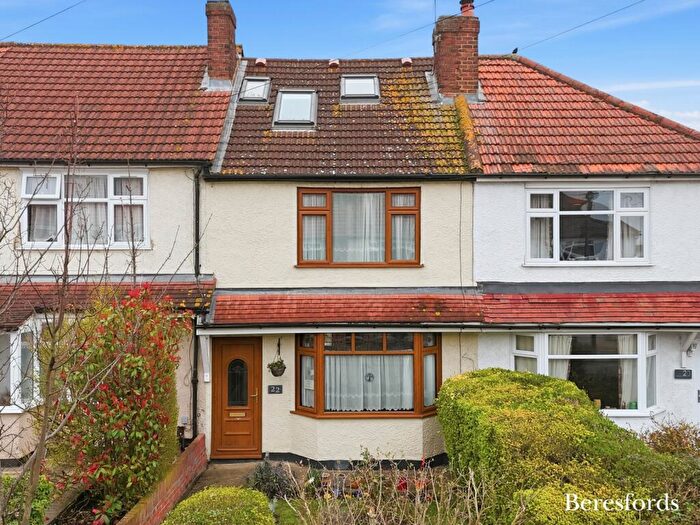 3 Bedroom Terraced House For Sale In Tennyson Road, Romford, RM3