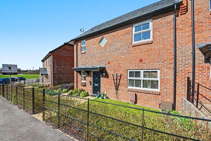 3 Bedroom Semi Detached House For Sale In Clover Way, Bishops Waltham, SO32