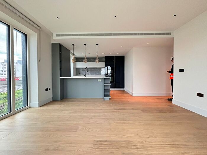 1 Bedroom Flat To Rent In Reflection Apartments, Cascade Way, W12