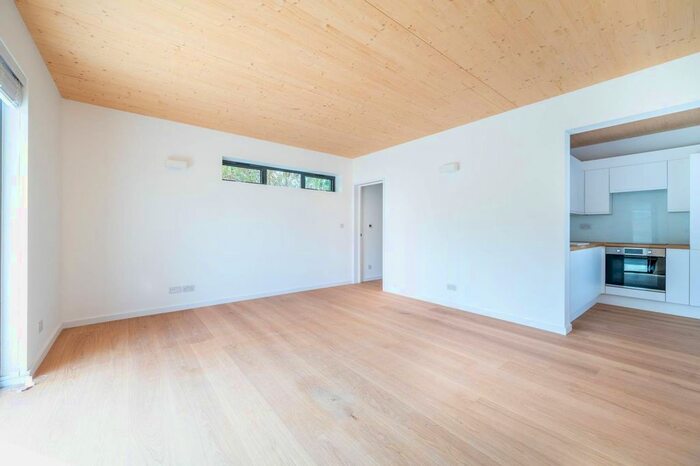 3 Bedroom Flat To Rent In Chobham Road, Stratford, London, E15