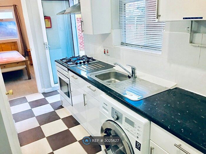Studio To Rent In Henry St, Reading, RG1