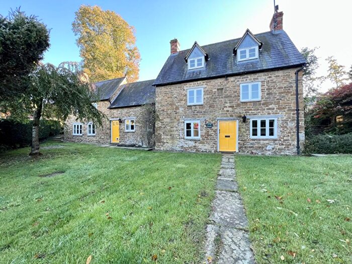 3 Bedroom Detached House To Rent In Manor Cottage, Thenford Road, OX17