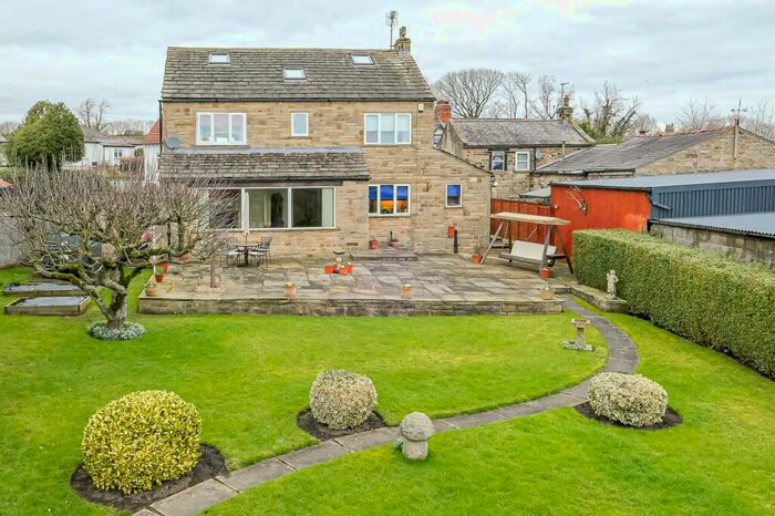 4 Bedroom Detached House To Rent In Crag Lane, Huby, LS17