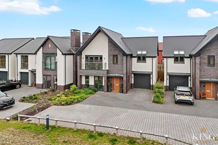 4 Bedroom Detached House For Sale In Owl Rise, Stratford Upon Avon, CV37
