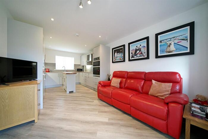 3 Bedroom Detached House For Sale In Orchard Way, Weymouth, DT4