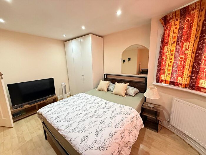 4 Bedroom Terraced House To Rent In Lynton Road, Rayners Lane, Harrow, Greater London, HA2