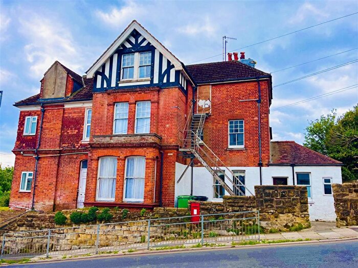 1 Bedroom Flat For Sale In Priory Avenue, Hastings, TN34